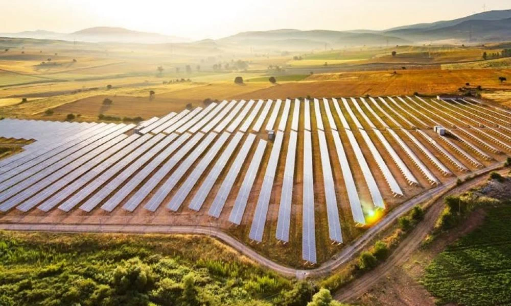 Μαζική στροφή στην «πράσινη» ενέργεια από μεγάλους ενεργειακούς ομίλους